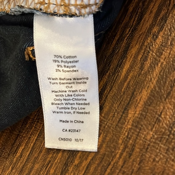 TALBOTS Sz 10 Simply Flattering Jeans - Picture 8 of 8